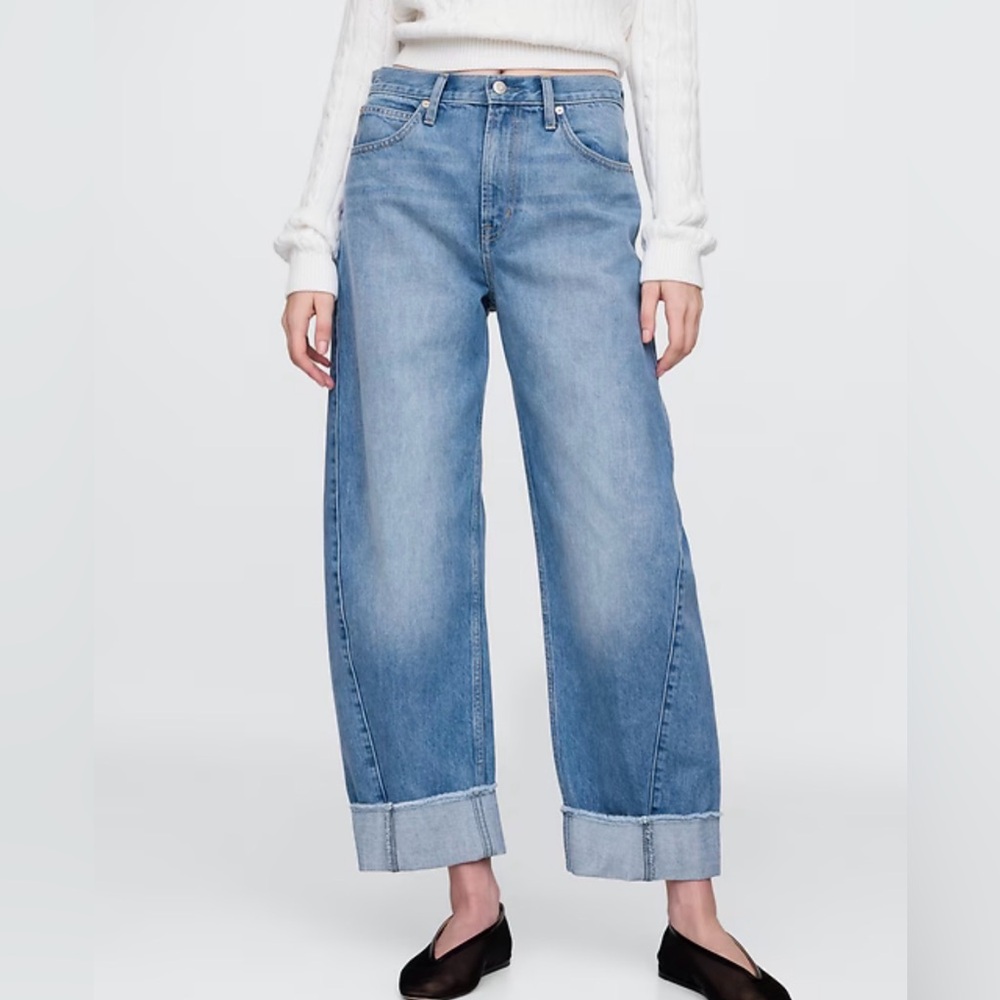 NWT Gap High Rise Cuffed Barrel Jeans. 29 R. Light Indigo.